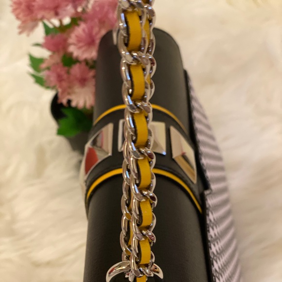 Michael Kors Rose MD Flap - Picture 10 of 14